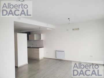 SEMIPISO A ESTRENAR AL FRENTE