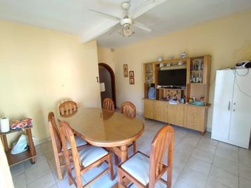 IDEAL INVERSION, VENTA 2 CASAS DE 2 Y 3 DOR PILETA