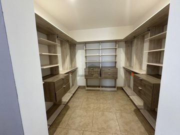 Casa amueblada en renta en privada con Alberca en Juriquilla