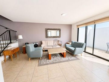 Casa amueblada en renta en privada con Alberca en Juriquilla