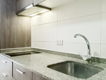 SE VENDE COMODO  ESTUDIO A PASOS DEL METRO SANTA ANA