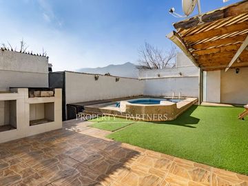 Venta Gran Casa en avenida Santa Amalia.