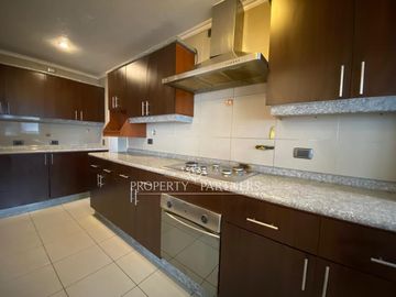 Venta Gran Casa en avenida Santa Amalia.