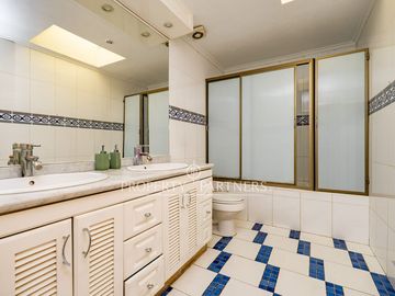 Venta Gran Casa en avenida Santa Amalia.