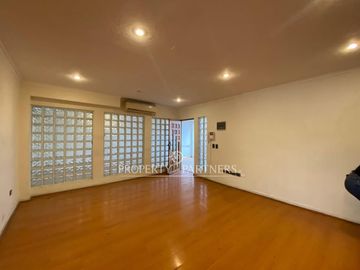 Venta Gran Casa en avenida Santa Amalia.