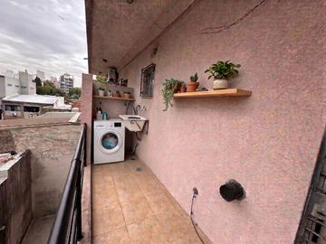 Departamento 2 ambientes al frente con cochera