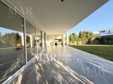 Casa en Venta, 5 dorm a estrenar en Barrio Las Tipas, Nordelta