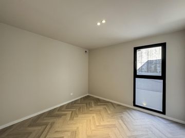 Casa de 4 dormitorios con pileta y cochera en abasto