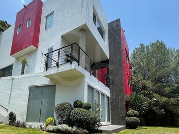 Venta de Moderna residencia en Zona Esmeralda