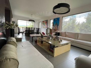Venta de Moderna residencia en Zona Esmeralda