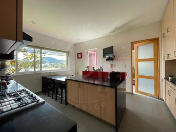 Venta de Moderna residencia en Zona Esmeralda