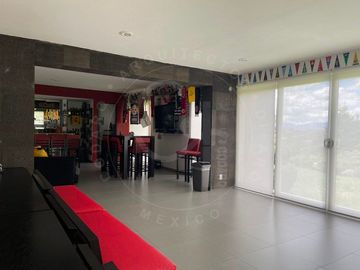 Venta de Moderna residencia en Zona Esmeralda