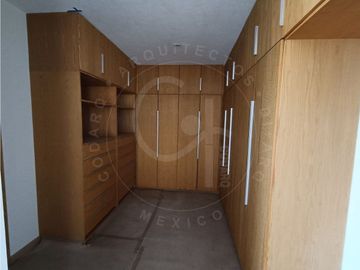 Residencia de lujo en Venta en Fracc. Loma de Valelscondido