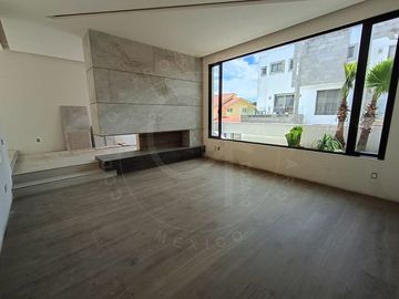 Residencia de lujo en Venta en Fracc. Loma de Valelscondido