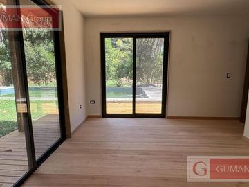 Moderna casa 3 dorm c /pileta  en un entorno unico -Ingeniero Maschwitz
