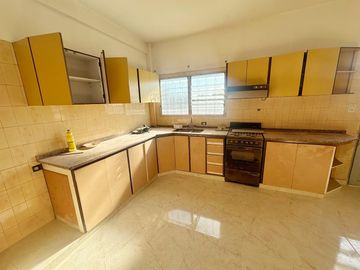 VENTA GALPÓN CON CASA PATIO TERRAZA OFICINA LANÚS OESTE