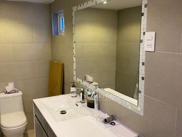Se vende terreno con linda y acogedora casa en sector Loteo Vrsalovic