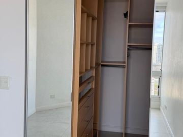 Las Plazas - Departamento 3 Amb c/ Balcón y Espectaculares Vistas - Cochera Fija