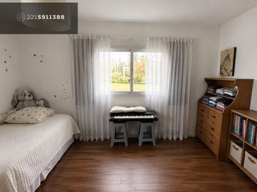 Duplex en 425 entre 14 y 15. 2 dormitorios. Patio.