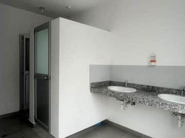 Renta Casa de 3 habitaciones, conjunto privado con piscina Mitad Del Mundo.