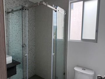 Renta Casa de 3 habitaciones, conjunto privado con piscina Mitad Del Mundo.