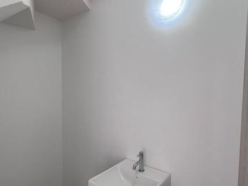 Renta Casa de 3 habitaciones, conjunto privado con piscina Mitad Del Mundo.