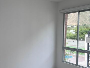 Renta Casa de 3 habitaciones, conjunto privado con piscina Mitad Del Mundo.