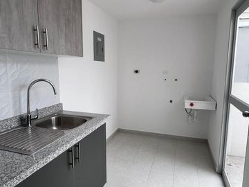 Renta Casa de 3 habitaciones, conjunto privado con piscina Mitad Del Mundo.