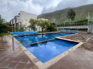 Renta Casa de 3 habitaciones, conjunto privado con piscina Mitad Del Mundo.