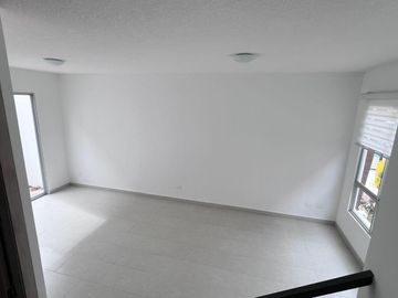 Renta Casa de 3 habitaciones, conjunto privado con piscina Mitad Del Mundo.