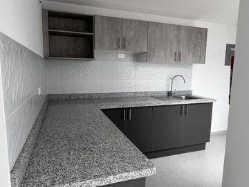Renta Casa de 3 habitaciones, conjunto privado con piscina Mitad Del Mundo.
