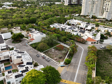 Terreno en Esquina en en Privada Marsella en Altabrisa