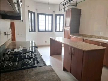 ALQUILER DE CASA EN COSTA SUR - PH EL DORAL