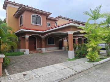 ALQUILER DE CASA EN COSTA SUR - PH EL DORAL