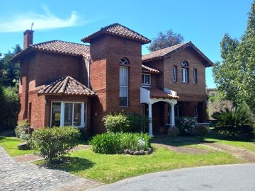 VENTA CASA 5 AMBIENTES BARRIO LA DESEADA EZEIZA