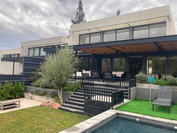 Casa en arriendo  en LO BARNECHEA