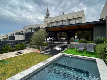 Casa en arriendo  en LO BARNECHEA