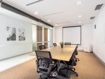 Espacio de oficina en renta para 5 personas en Lima, Real Plaza Puruchuco