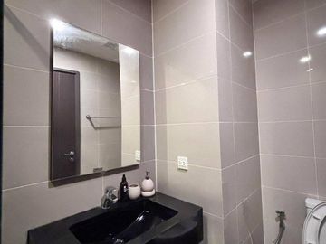 1-BR Condo at The Edge Sukhumvit 23 near MRT Sukhumvit