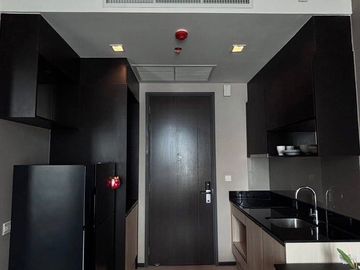 1-BR Condo at The Edge Sukhumvit 23 near MRT Sukhumvit