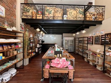 ALQUILER EXCELENTE LOCAL COMERCIAL PLAZA SERRANO