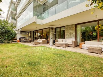 Departamento en primer piso con jardin, excelente ubicacion en la dehesa central