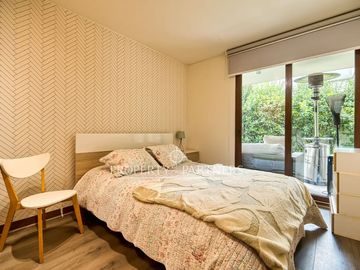 Departamento en primer piso con jardin, excelente ubicacion en la dehesa central