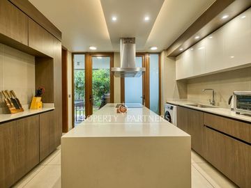 Departamento en primer piso con jardin, excelente ubicacion en la dehesa central