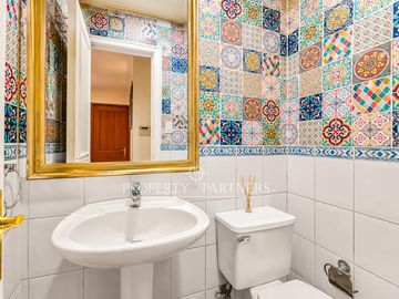Amplia y cómoda casa ubicada en barrio residencial, Las Condes