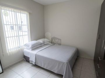 Oportunidad! Casa en Renta en privada con Alberca, 4 recs, una en PBn en Cumbres del Lago Juriquilla