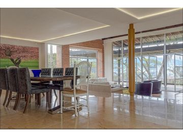 VENTA CASA CAMPESTRE -  ENVIGADO SECTOR LOMA DEL ESCOBERO
