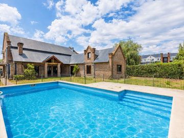 Venta Casa en Barrio Cerrado El Portillo -Pilar