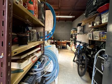CASA EN VENTA 4 AMB CON PILETA EN EL CARMENCITO