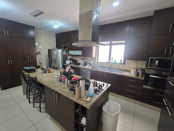 AMPLIA RESIDENCIA EN VENTA EN SAN RAMON NORTE